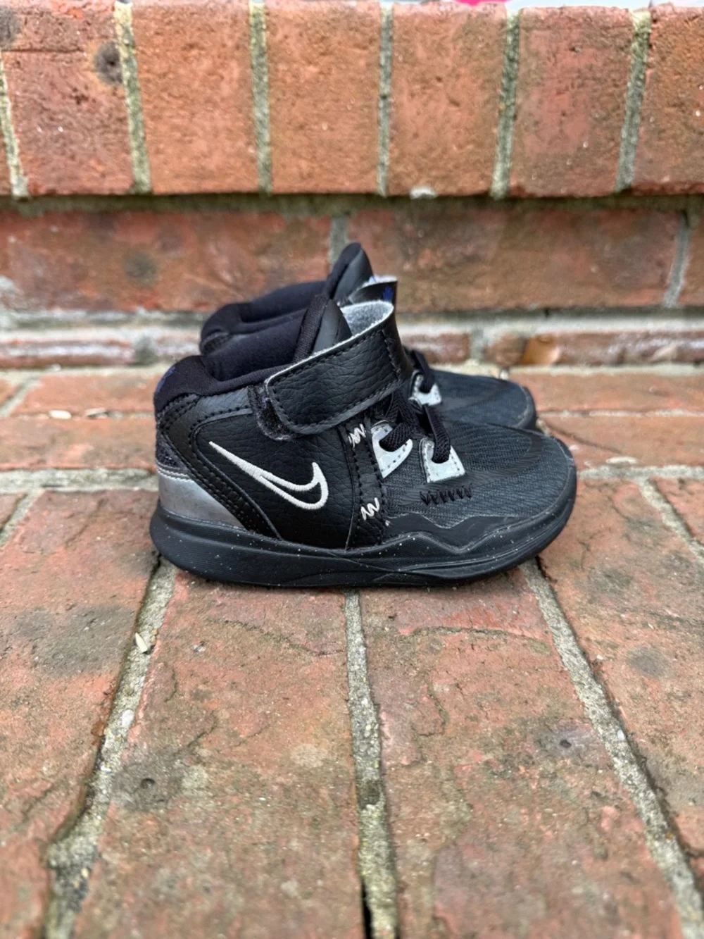 Nike Kyrie Infinity toddler sneakers Black Silver Shoes Size 6C Toddler kids